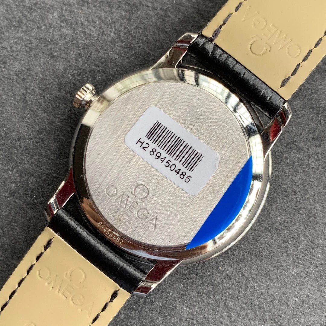 MKS厂手表欧米茄碟飞系列腕表。优雅纤薄的外表，尺寸39.5mmX10 日本美优达9015机芯 皮带男表