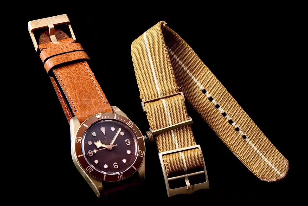 帝陀小铜花V2终极版原版机械男表1：1开模，材质同步正品沿用铝青铜，这是仿表行业第一只铝青铜手表
