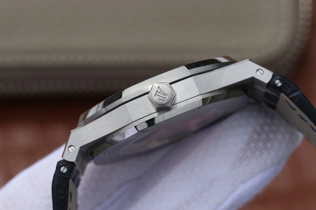 JF厂手表爱彼皇家橡树15400，3120自动机械机芯男士手表，动力储备60小时 表径：41*9.8毫米 ，皮表带，透底