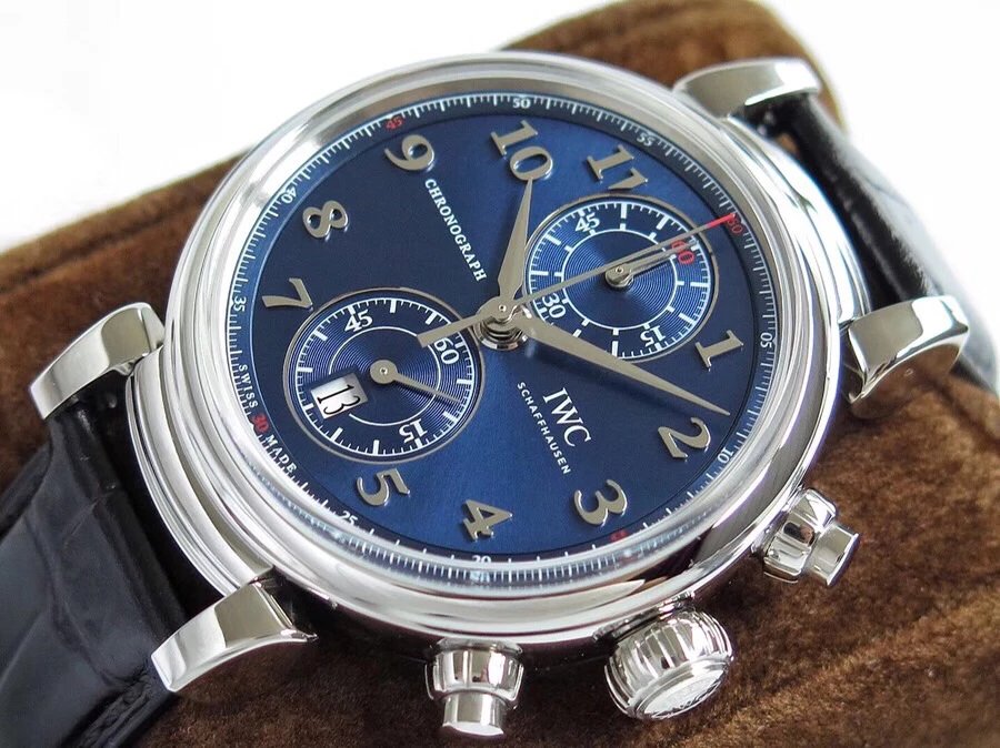 ZF创新突破之作，万果IWC达文西系列IW393402男士机械腕表。缎纹深蓝，优雅大方。彰显男性温柔绅士的一面。