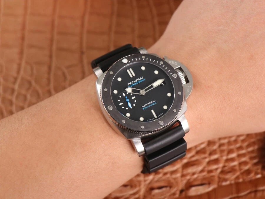 VS厂手表沛纳海683，表径42mm，亚洲手腕标准尺寸，配备陶瓷圈口，精致高颜值。全自动机械表男士腕表胶带