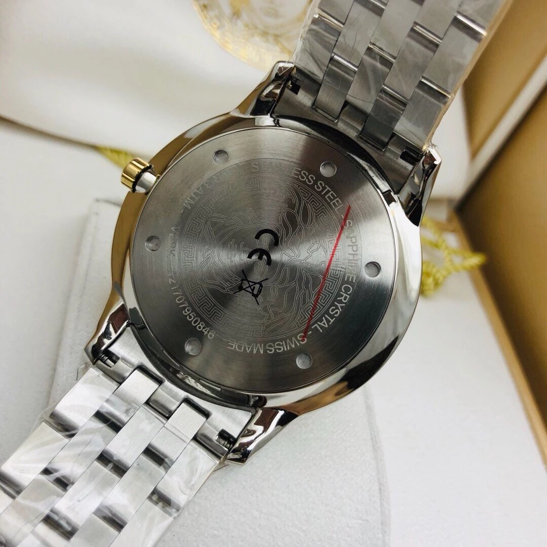 【海淘正品】范思哲专柜最新款，巴黎饰钉图案盘面，12时位的美杜莎头像瑞士石英钢带男士手表表