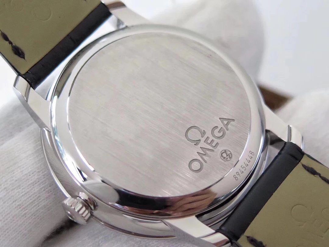 MKS经典名作，欧MI茄蝶飞系列腕表。优雅纤薄的外表，搭配简约大方的设计