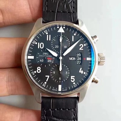ZF出品iWC万国经典飞行员系列iW37777钢带了 万国飞行员手表很多仿品吗