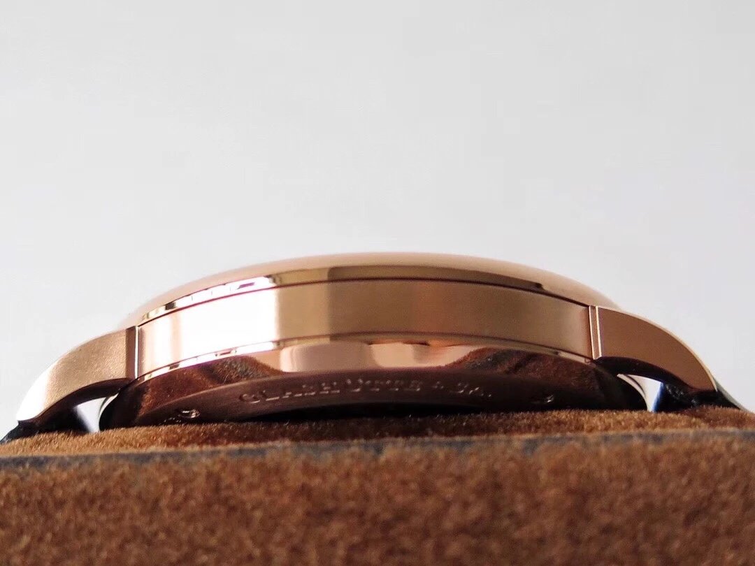 SV新品朗格SAXONIA系列腕表精彩出场，简约的两针设计，轻薄便捷的商务风格，大道至简，返璞归真！