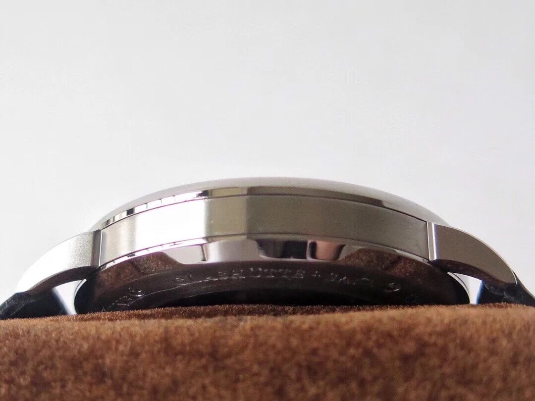 SV新品朗.格SAXONIA系列腕表精彩出场，简约的两针设计，轻薄便捷的商务风格，大道至简，返璞归真！